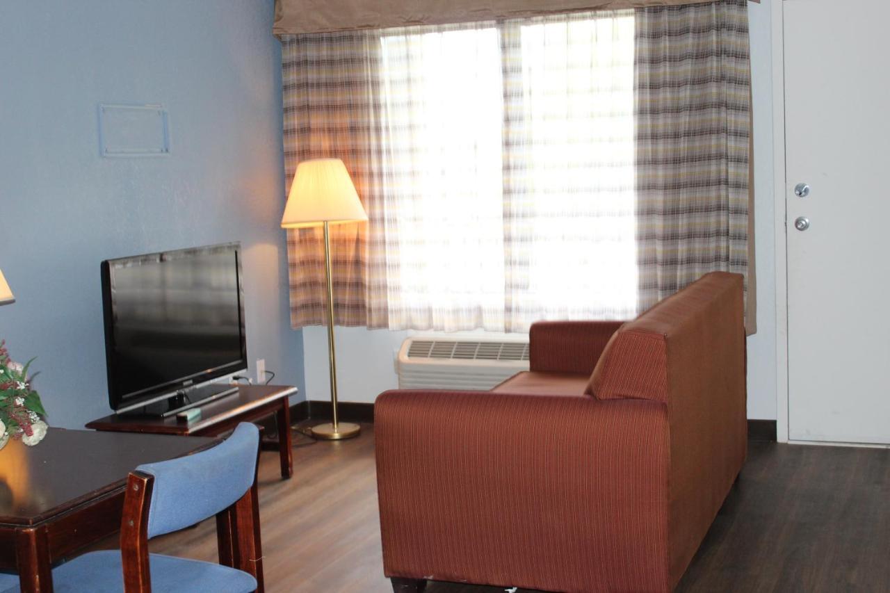 Quality Inn - On The Lake Clarksville-Boydton Esterno foto